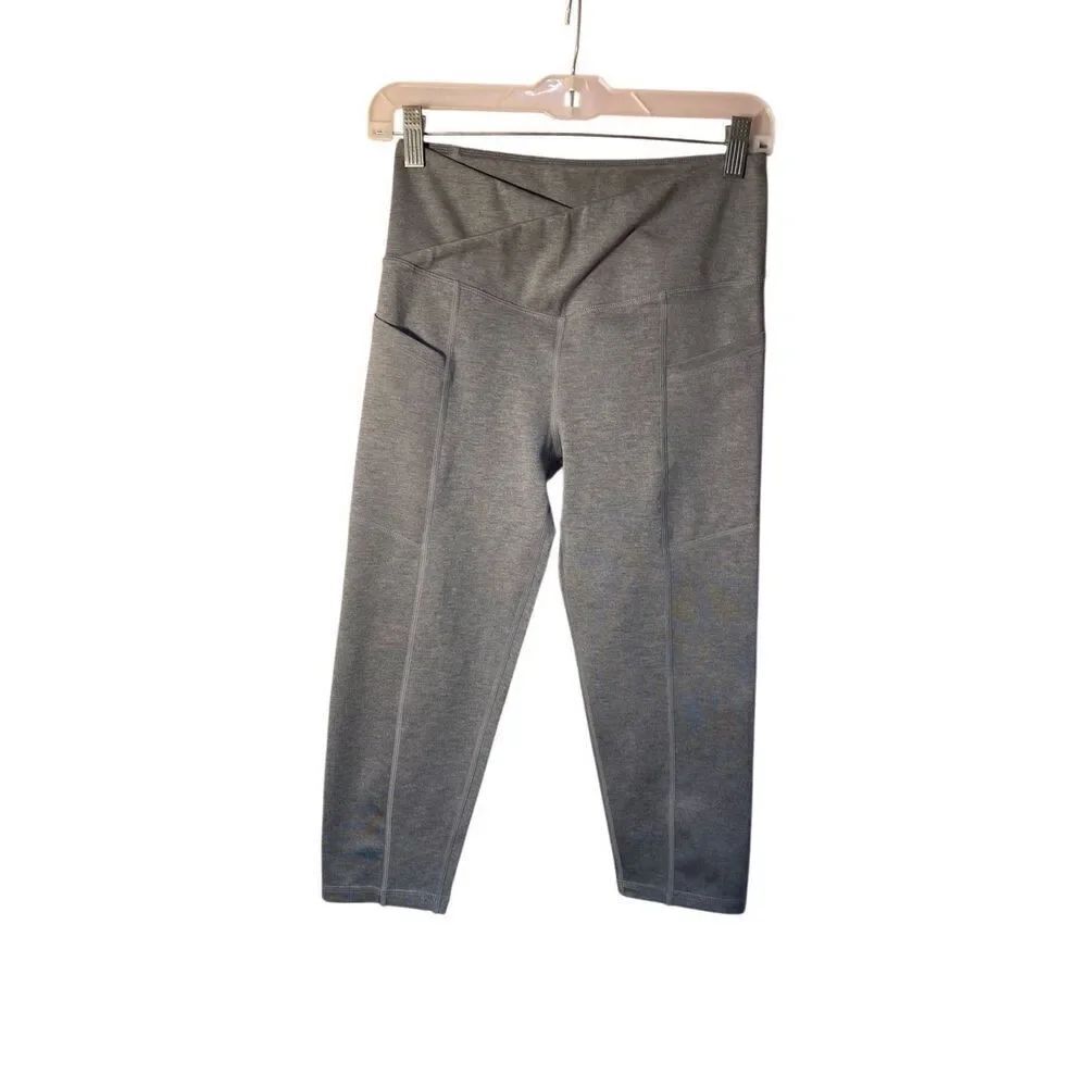 Earth Yoga  Woman’s Stretch Grey Side Pocket Capri Leggings Size 8